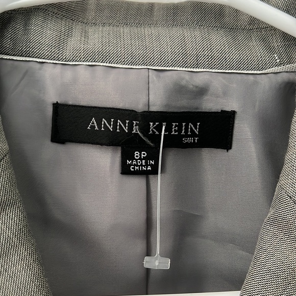 Anne Klein woman’s suit jacket. Gray. - Picture 2 of 8